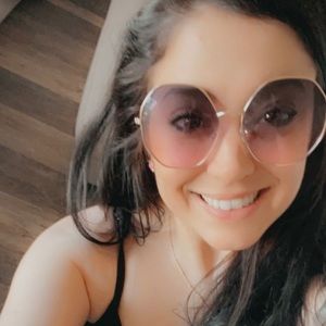 Meet your Posher, Angela